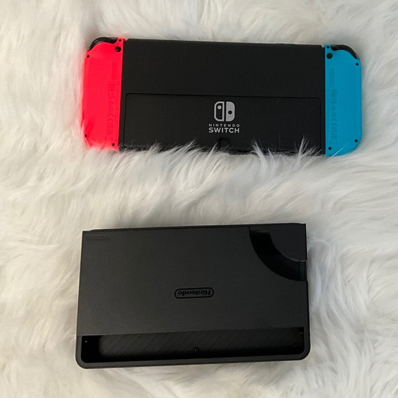 Switch OLED - Picture 2 of 3